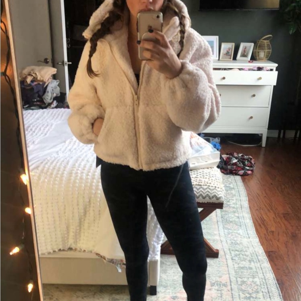 LIT active cream cropped Sherpa jacket